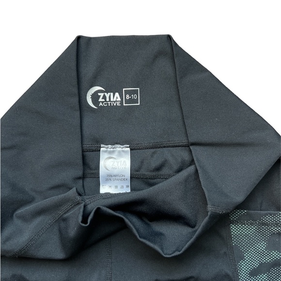 Zyia Reflective Capri - Picture 8 of 9